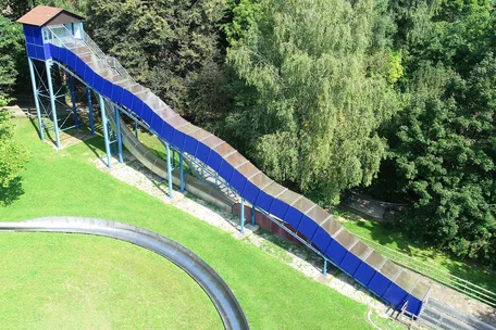 Doppelwellenrutsche